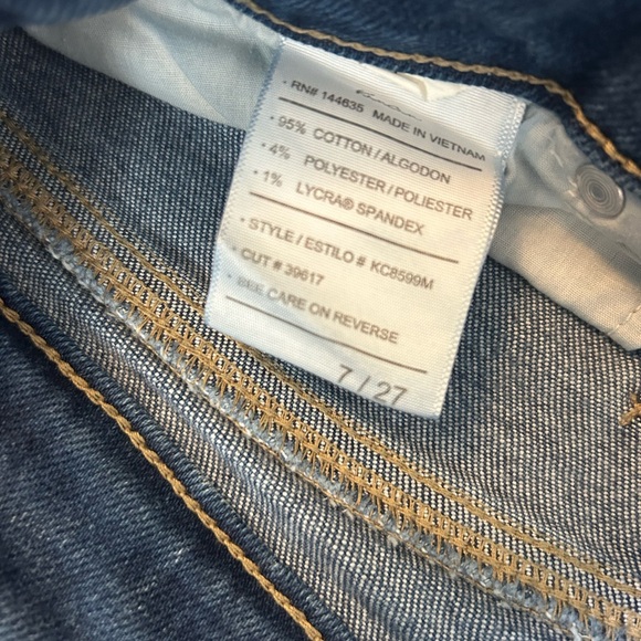 Kancan button fly jeans. Distressed look. Excellent condition. Size 7/27 - Picture 3 of 5